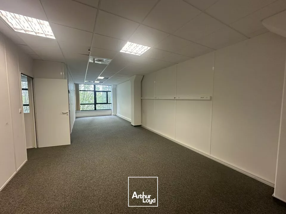 BUREAUX à LOUER de 202.97 m²