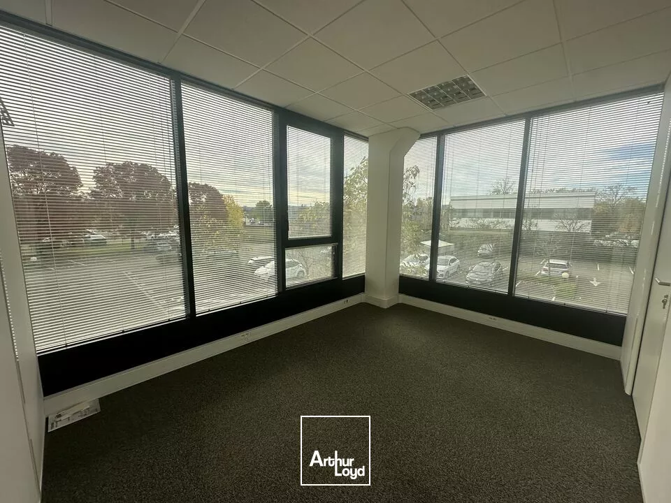 BUREAUX à LOUER de 202.97 m²