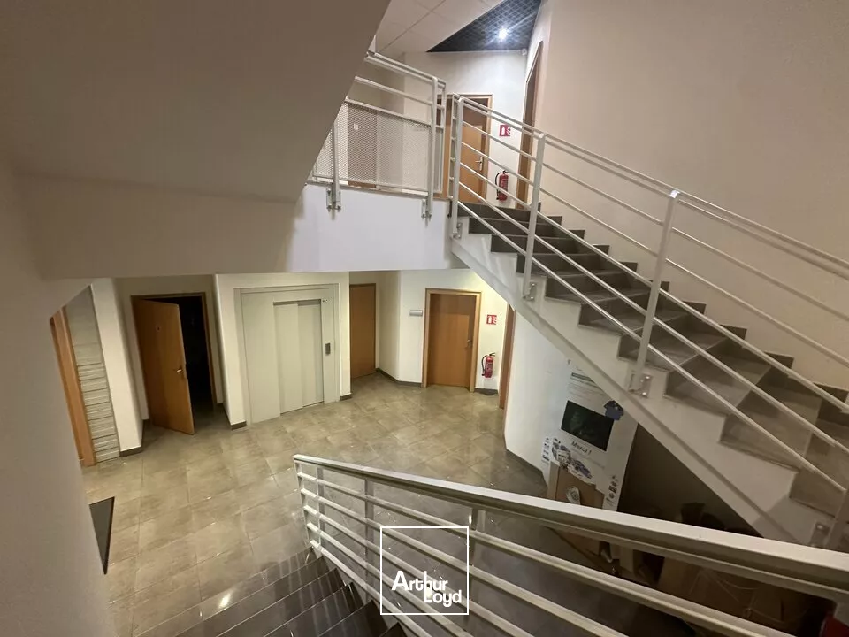 BUREAUX à LOUER de 202.97 m²