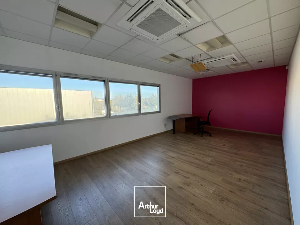 BALLAN MIRE BUREAUX A LOUER 440 M² PARKINGS