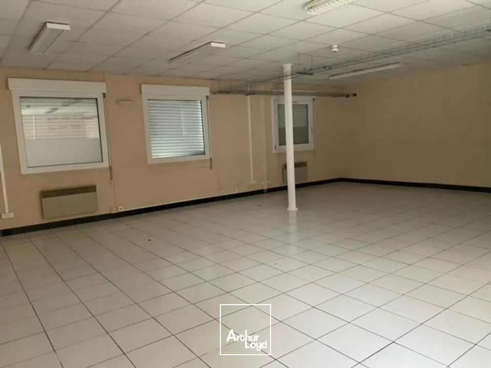 A LOUER - ZONE PÉRIPHÉRIQUE de NOTRE DAME DE GRAVENCHON -