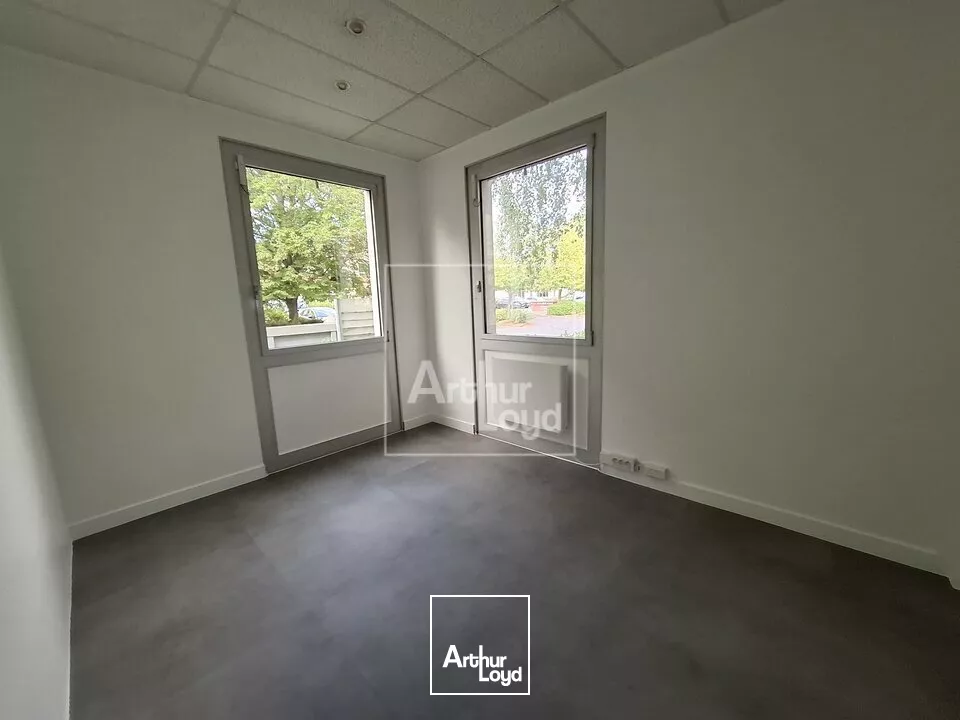 Local d'activité à louer au sein d'un parc arboré