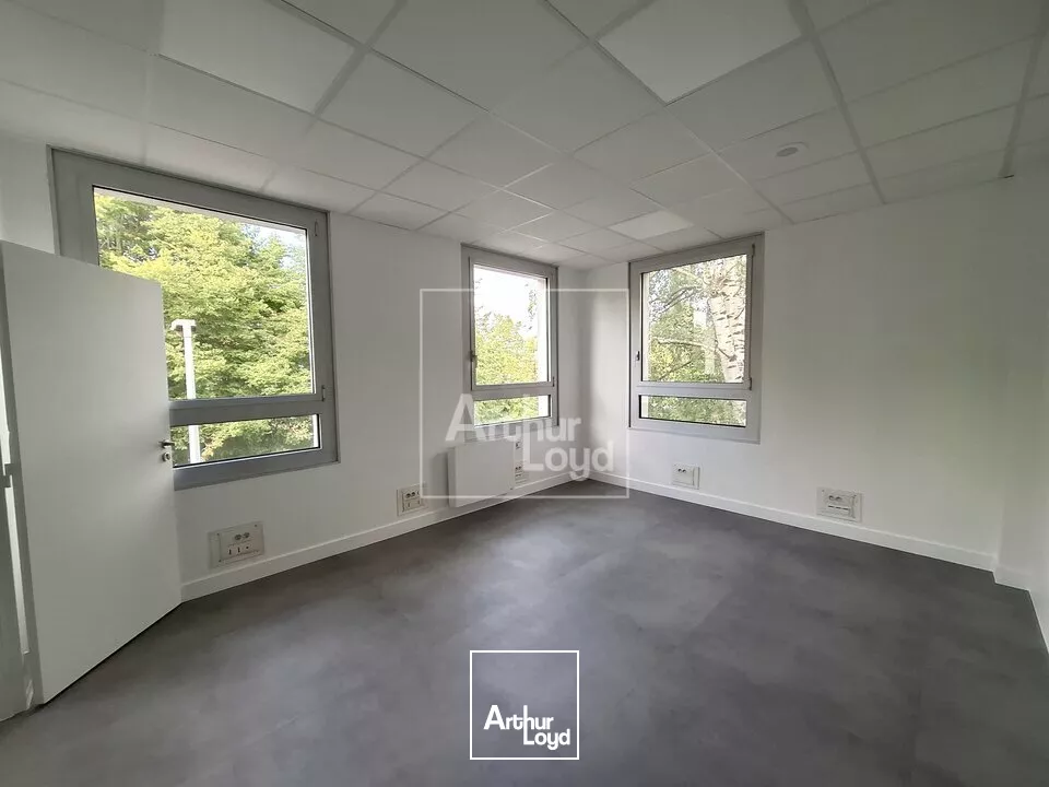 Local d'activité à louer au sein d'un parc arboré