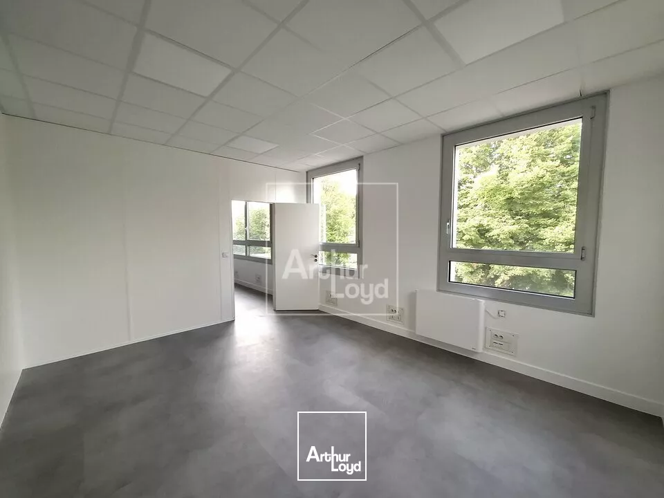 Local d'activité à louer au sein d'un parc arboré