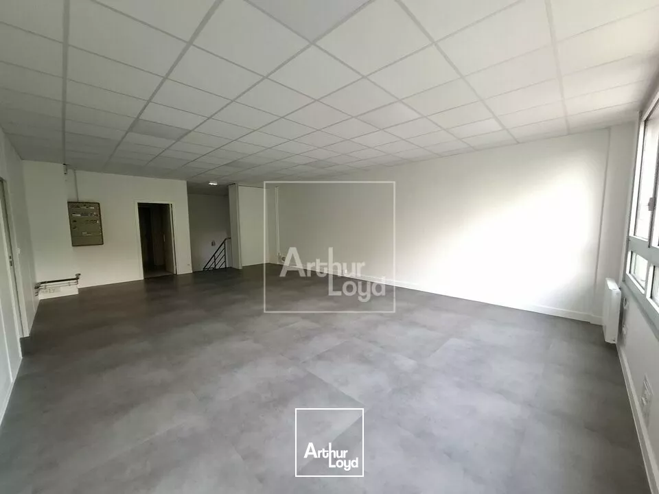 Local d'activité à louer au sein d'un parc arboré