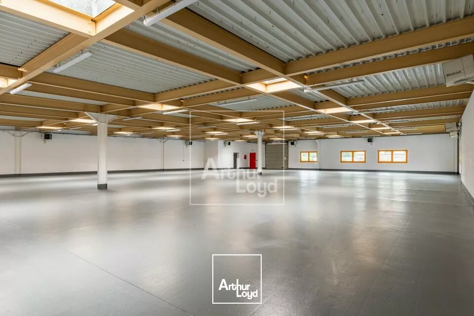 Locaux d'activité à louer dans un Parc verdoyant style 