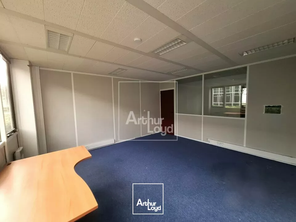 A la location bureaux en rez de chaussée 