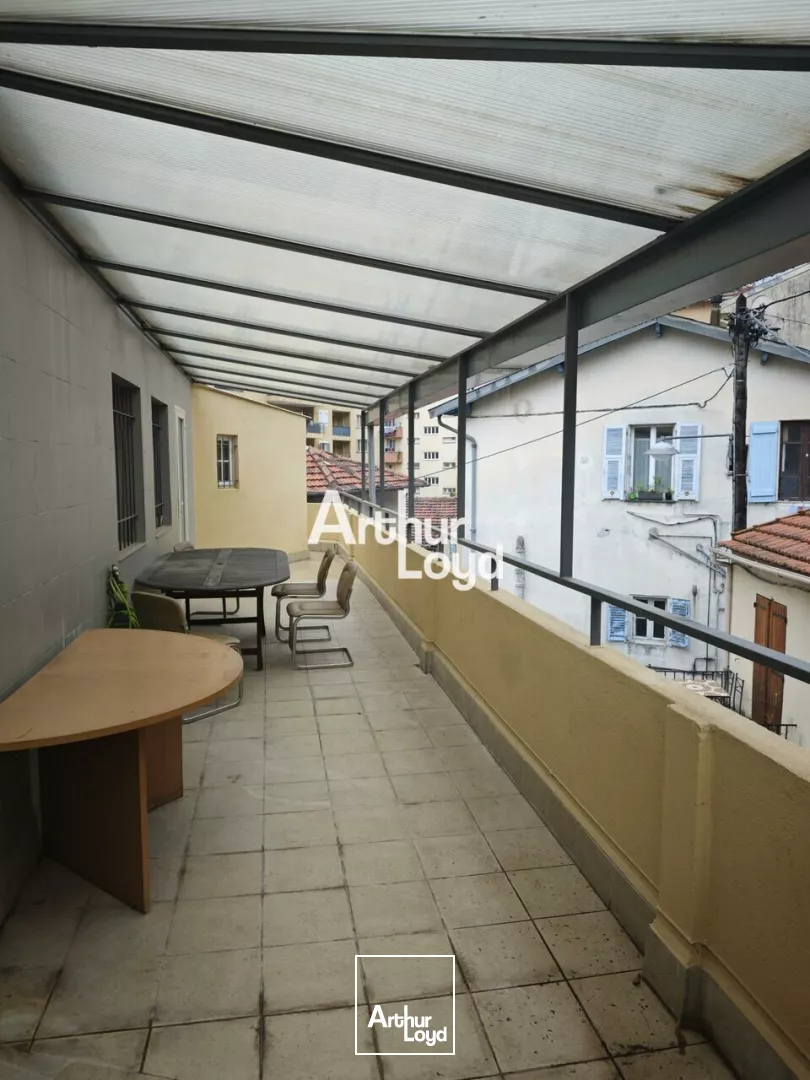 A LOUER BUREAUX OPEN SPACE AVEC ACCES PMR NICE QUARTIER DE LA MADELEINE. 206M² DE SURFACE DE BUREAUX