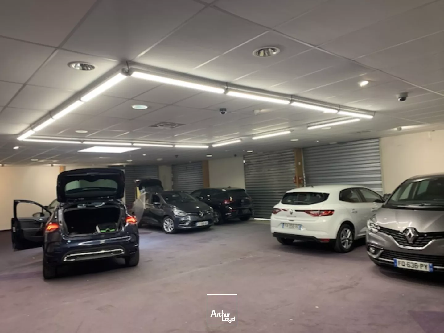 VIRIAT : Local commercial de 1300 m2 à vendre ou à louer