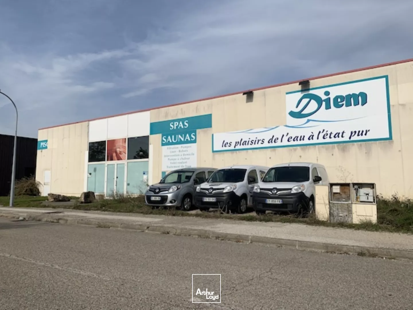 VIRIAT : Local d'activité ou de stockage de 1300 m2 à vendre ou à louer