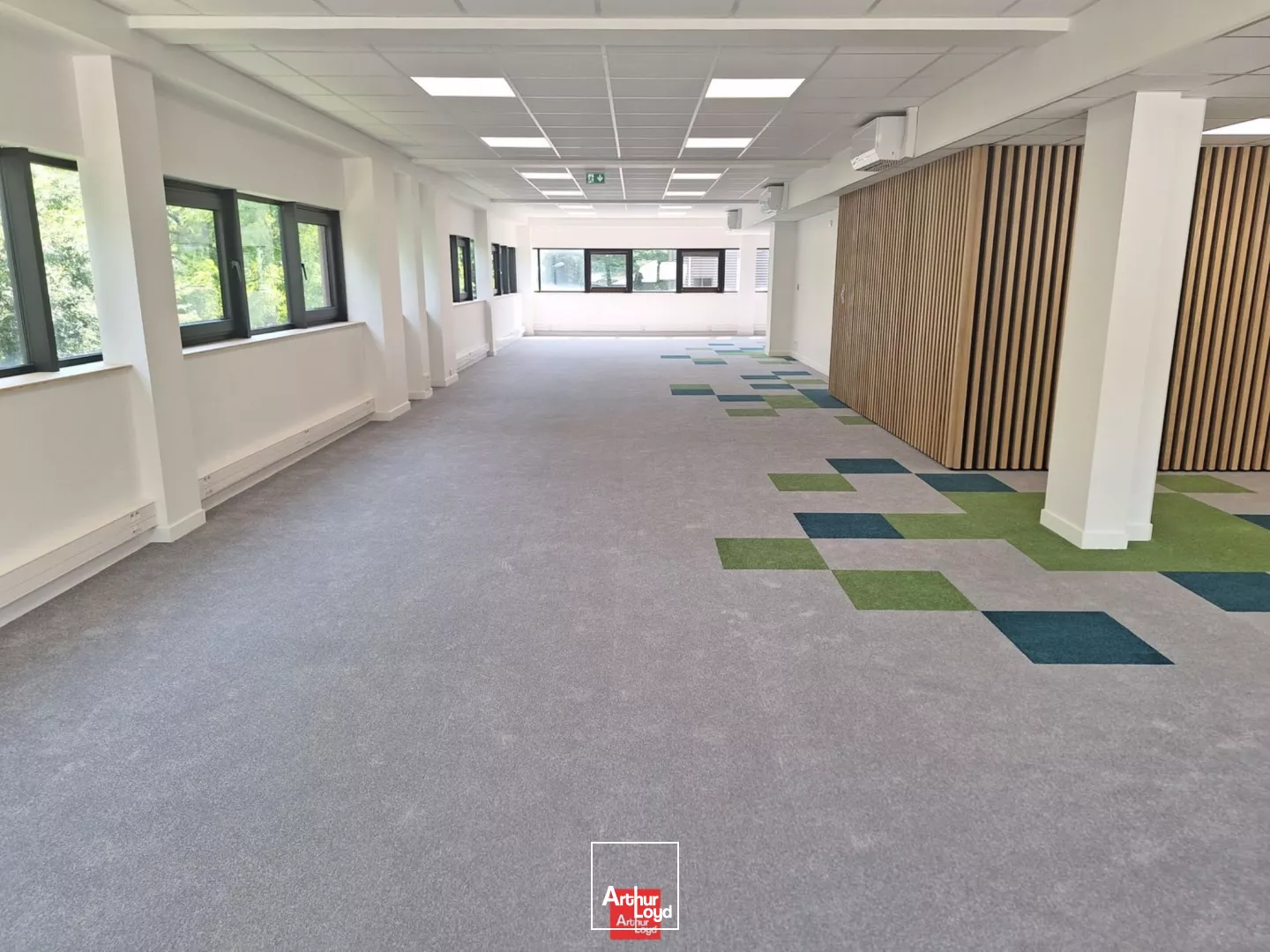 BUREAUX A LOUER SEYSSINS PROCHE DU RONDEAU AVEC PARKING FERME SECURISE