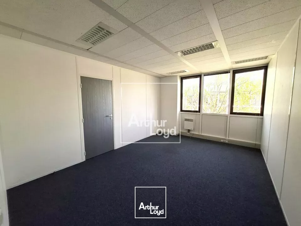 Bureaux à louer - SAINT THIBAULT DES VIGNES