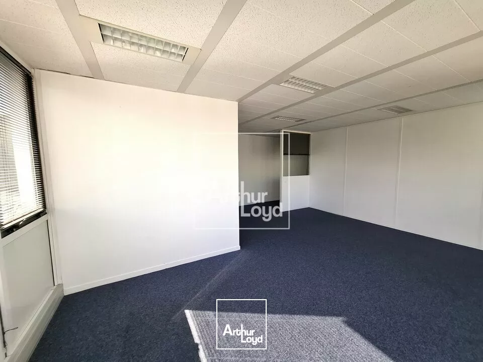 Bureaux à louer - SAINT THIBAULT DES VIGNES
