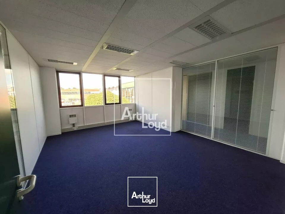 Bureaux à louer - SAINT THIBAULT DES VIGNES