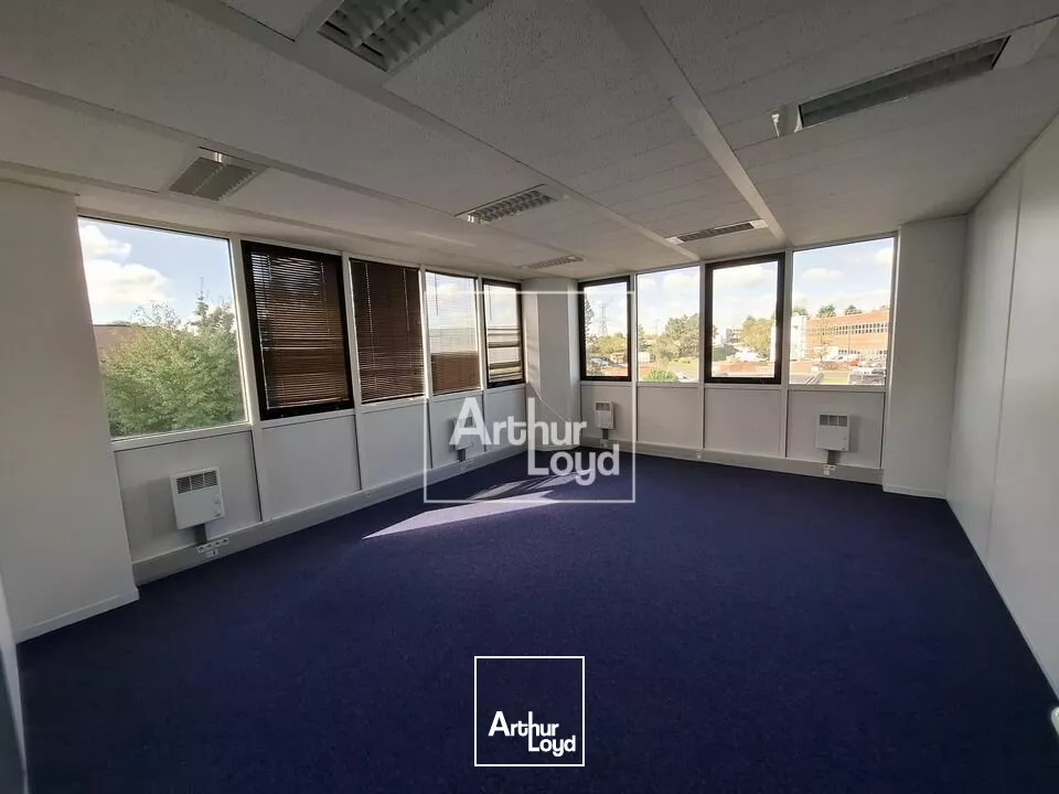 Bureaux à louer - SAINT THIBAULT DES VIGNES