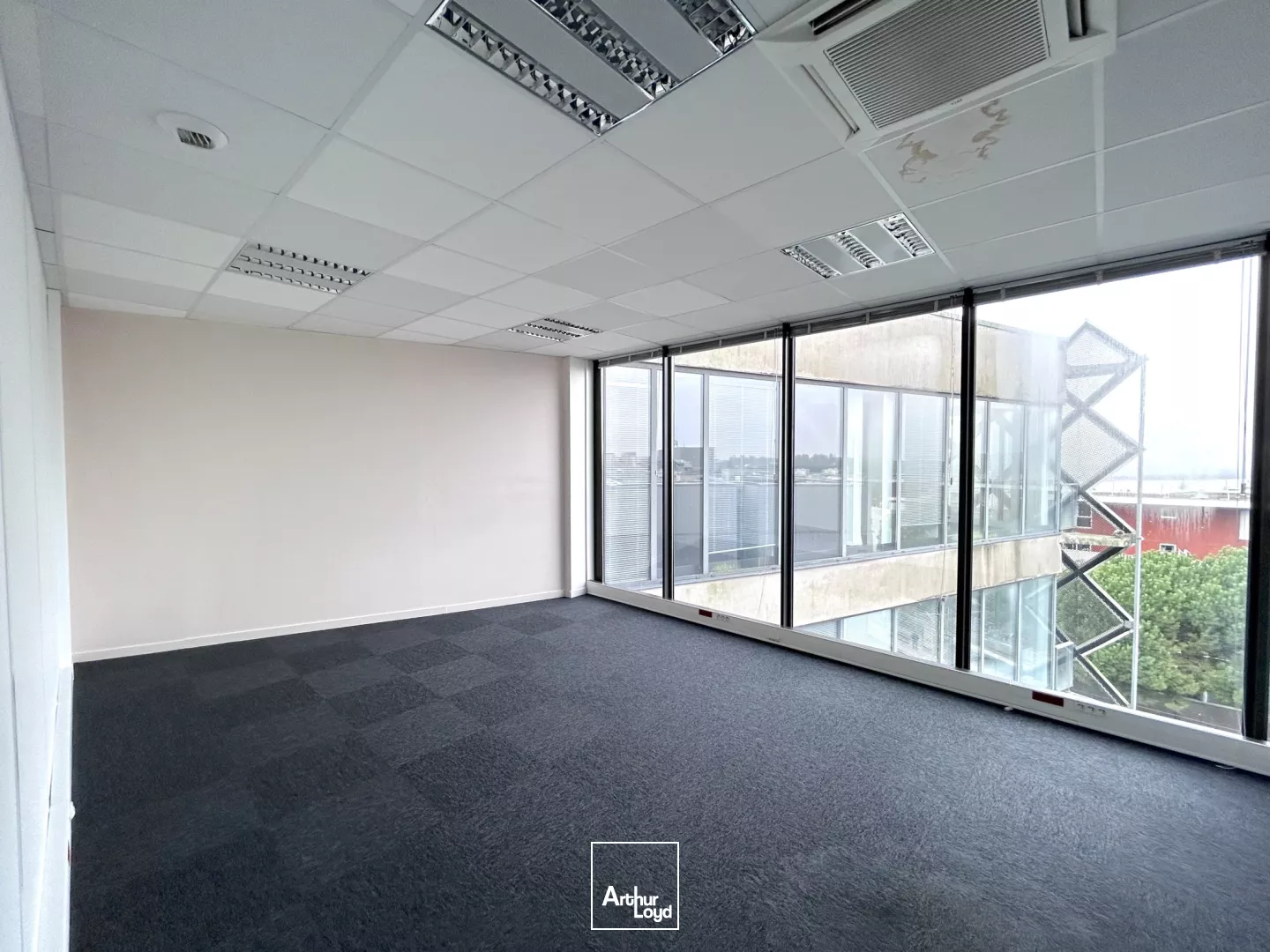 Location - Bureaux de 756 m² divisibles à partir de 252 m² - Lormont ZFU