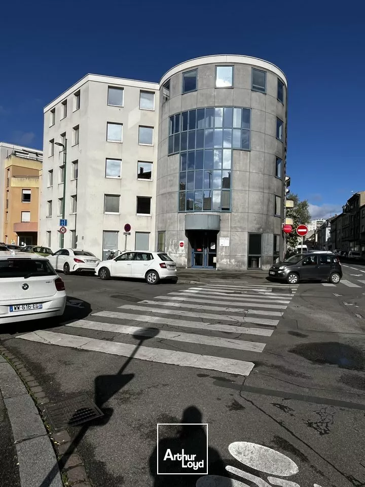 BUREAUX à LOUER de 251 m²