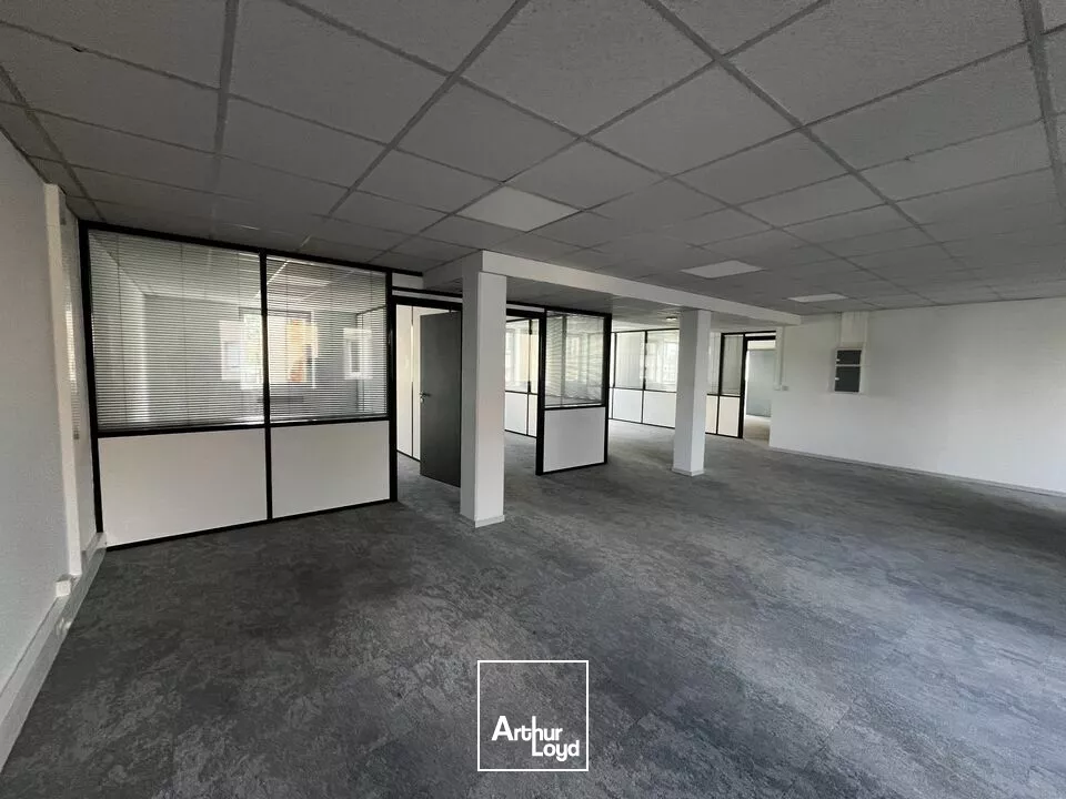 BUREAUX à LOUER de 251 m²
