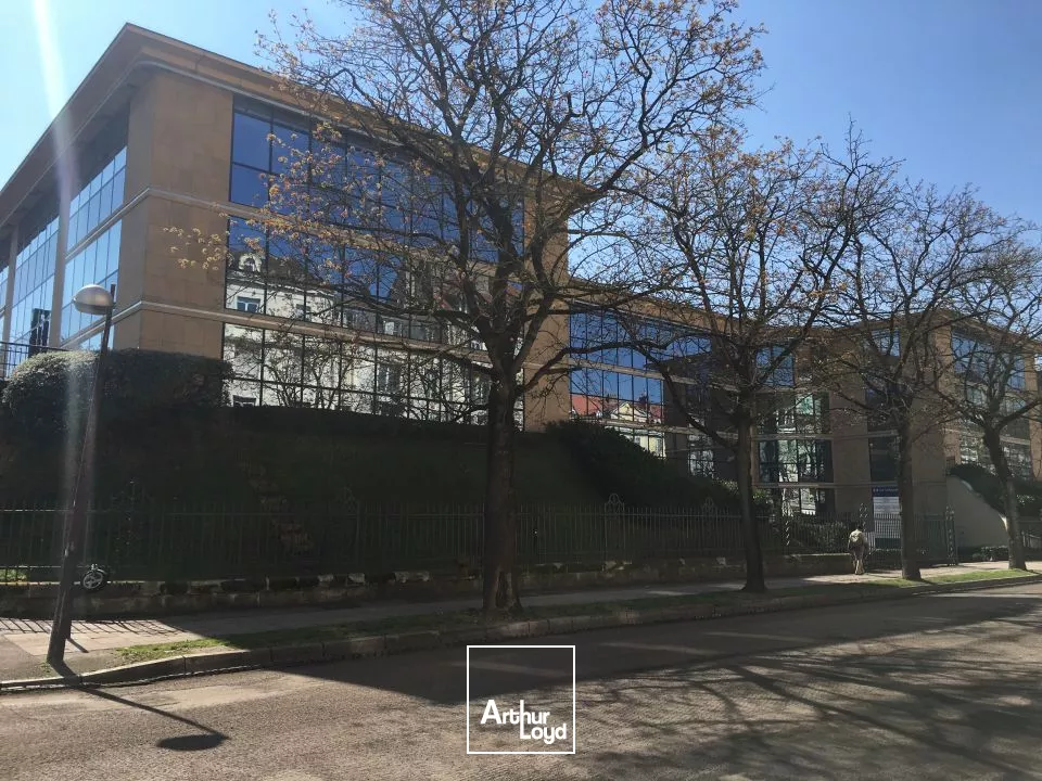 BUREAUX à LOUER de 1417.42 m²