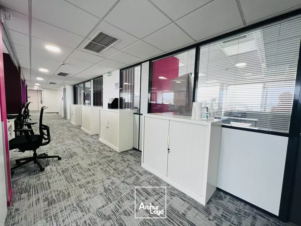 BUREAUX à VENDRE de 1263 m²