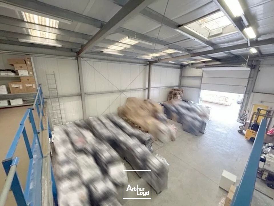 LOCAL D'ACTIVITE - ENTREPOT à LOUER de 645 m²