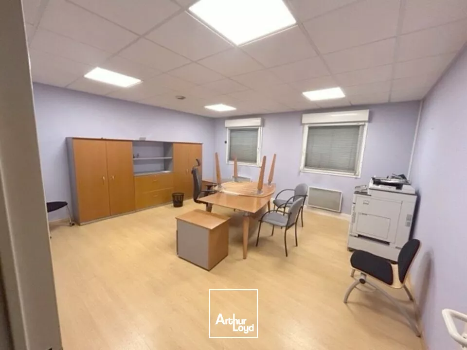 LOCAL D'ACTIVITE - ENTREPOT à LOUER de 645 m²