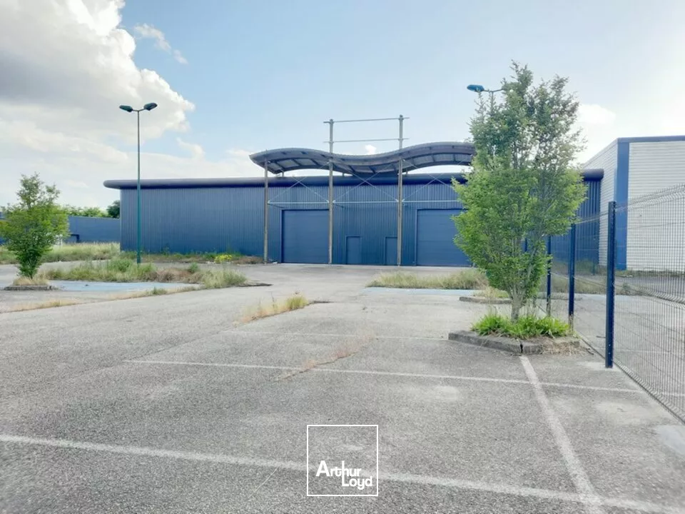 LOCAL COMMERCIAL à VENDRE de 1194 m²