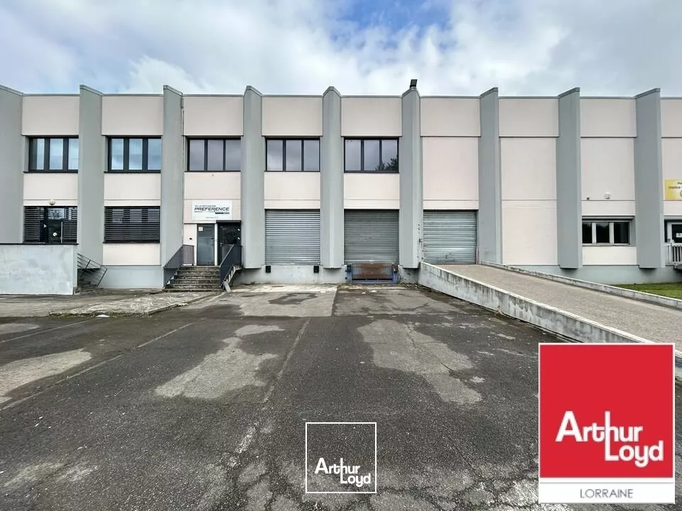 LOCAL D'ACTIVITE - ENTREPOT à LOUER de 1220 m²