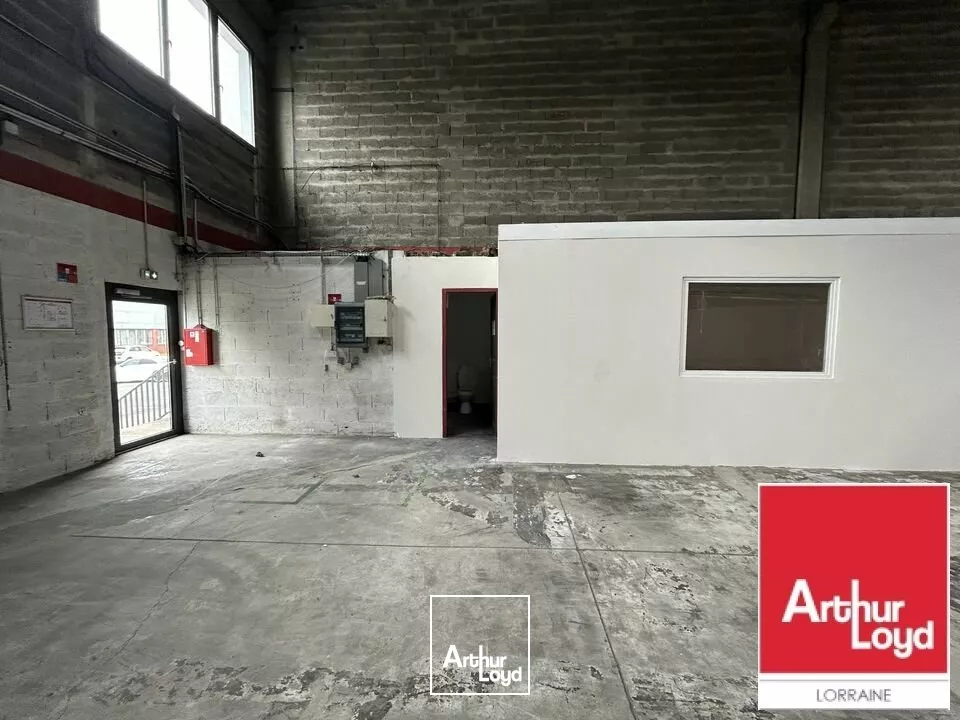 LOCAL D'ACTIVITE - ENTREPOT à LOUER de 1220 m²