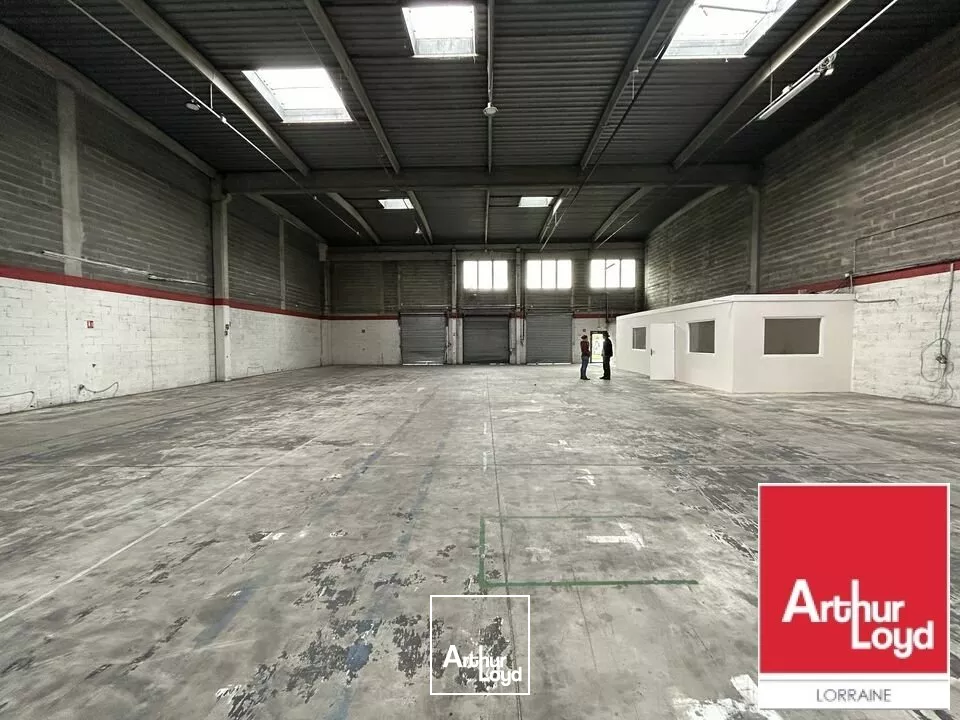 LOCAL D'ACTIVITE - ENTREPOT à LOUER de 1220 m²