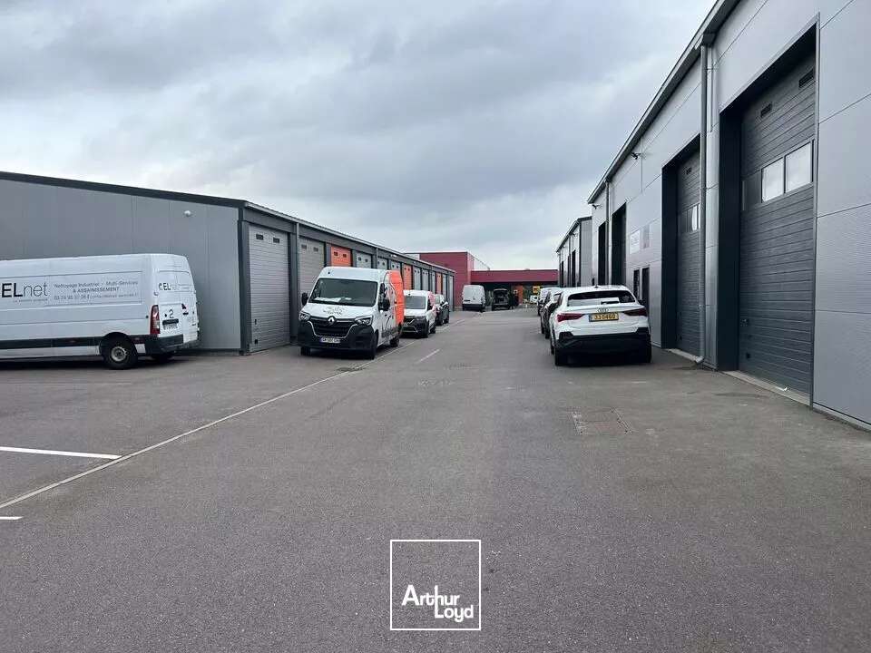 LOCAL D'ACTIVITE - ENTREPOT à LOUER de 145 m²