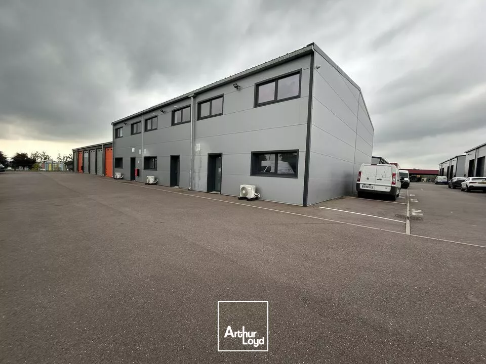 LOCAL D'ACTIVITE - ENTREPOT à LOUER de 145 m²