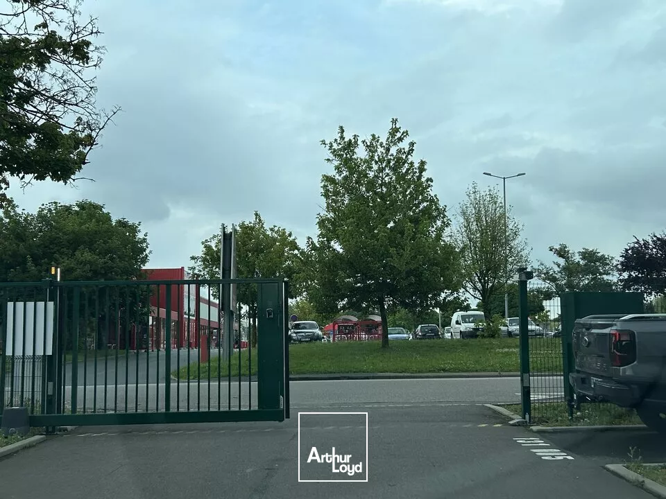 LOCAL D'ACTIVITE - ENTREPOT à LOUER de 145 m²