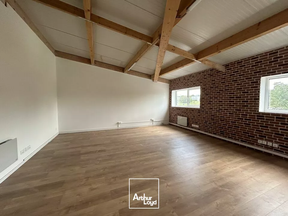 LOCAL D'ACTIVITE - ENTREPOT à LOUER de 145 m²