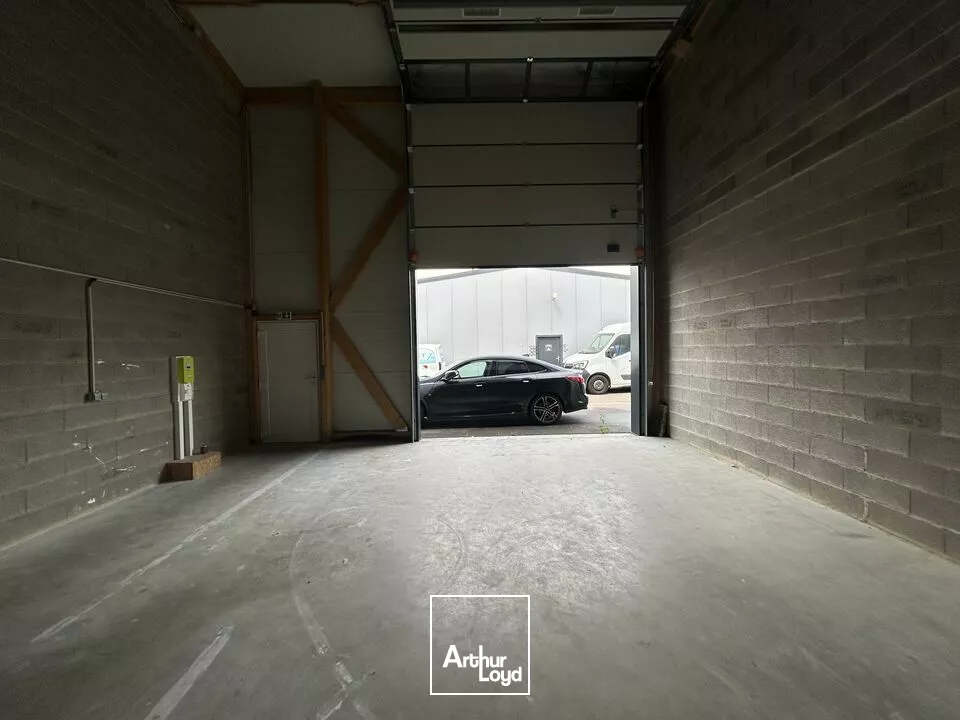 LOCAL D'ACTIVITE - ENTREPOT à LOUER de 145 m²