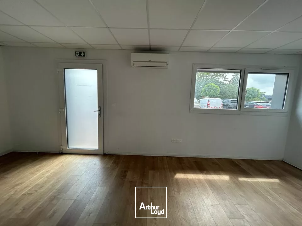 LOCAL D'ACTIVITE - ENTREPOT à LOUER de 145 m²