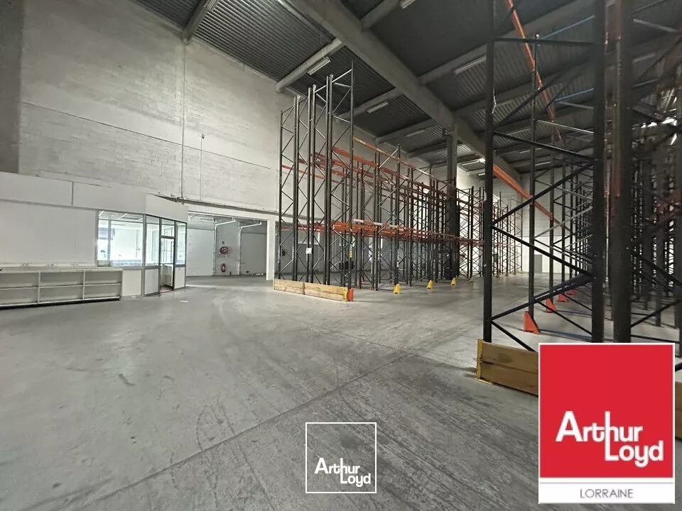 LOCAL D'ACTIVITE - ENTREPOT à LOUER de 1900 m²