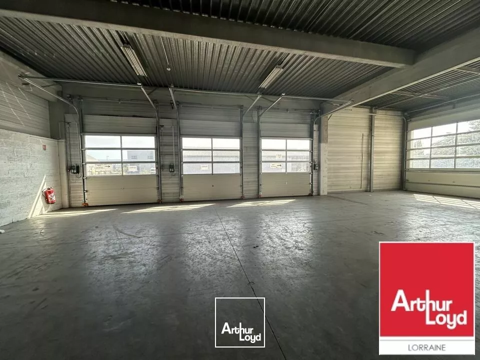 LOCAL D'ACTIVITE - ENTREPOT à LOUER de 1900 m²