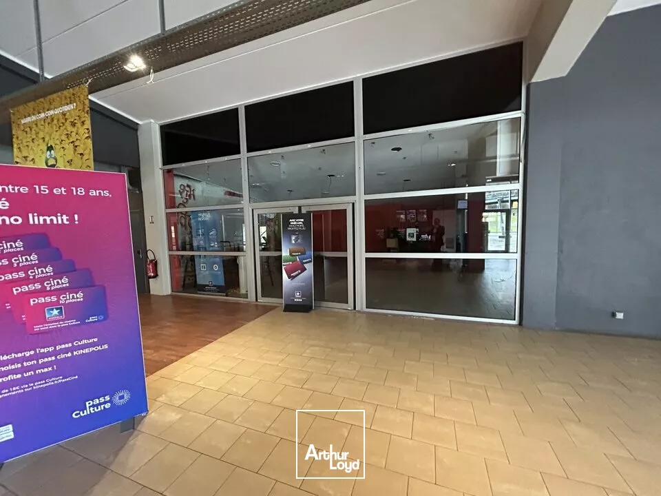 LOCAL COMMERCIAL à LOUER de 345 m²