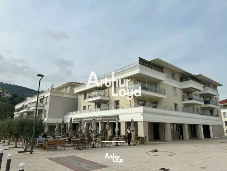 Rare - A louer locaux commerciaux 430 m² - Mandelieu la Napoule - Axe très passant