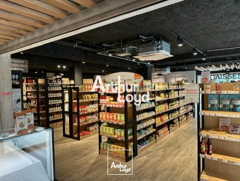 Rare - A louer locaux commerciaux 430 m² - Mandelieu la Napoule - Axe très passant