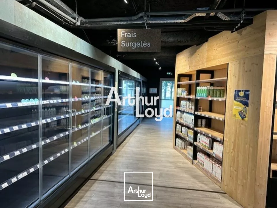 Rare - A louer locaux commerciaux 430 m² - Mandelieu la Napoule - Axe très passant