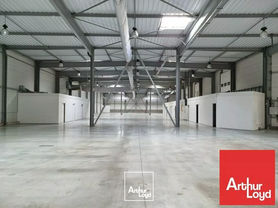 À VENDRE - LOCAL D'ACTIVITÉ DE 1939M² ZA CHASSENEUIL DU POITOU