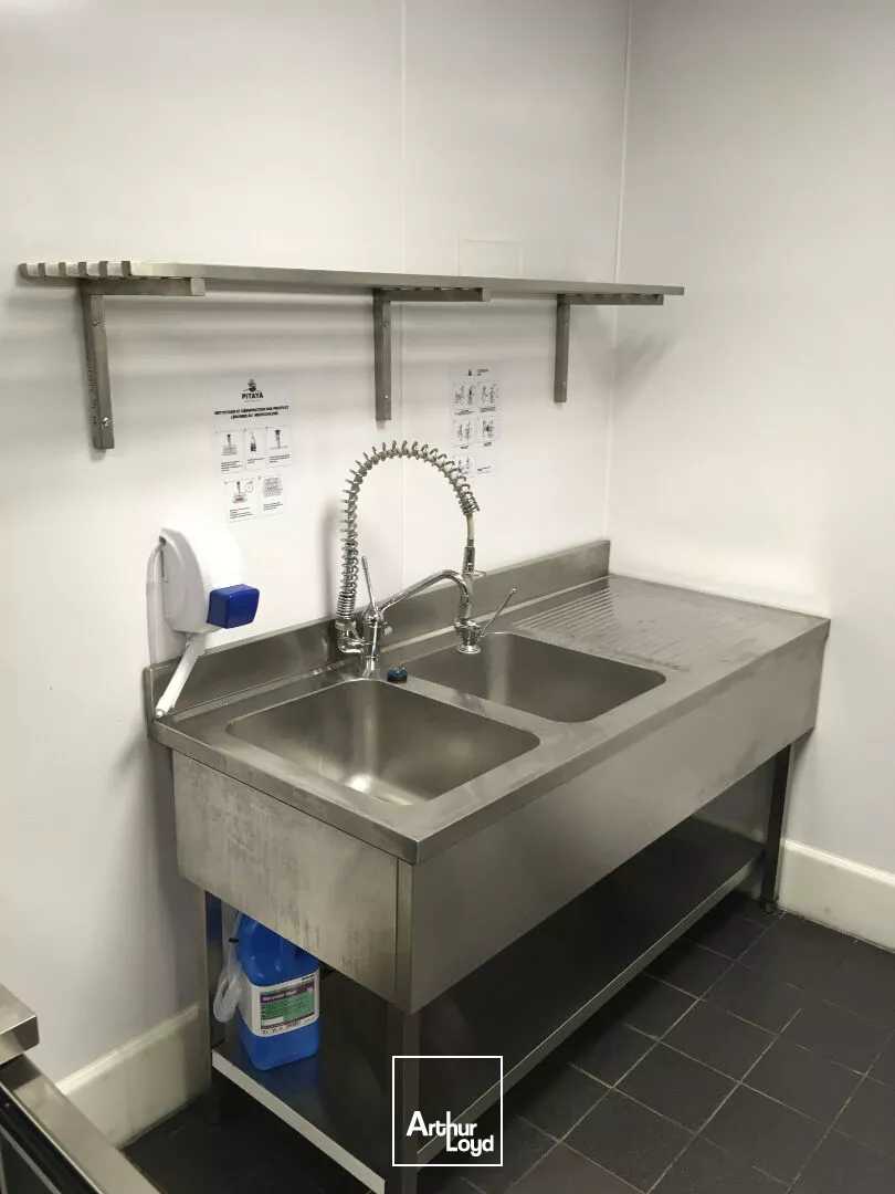 Local commercial restauration tout équipé Limoges centre/droit d'entrée