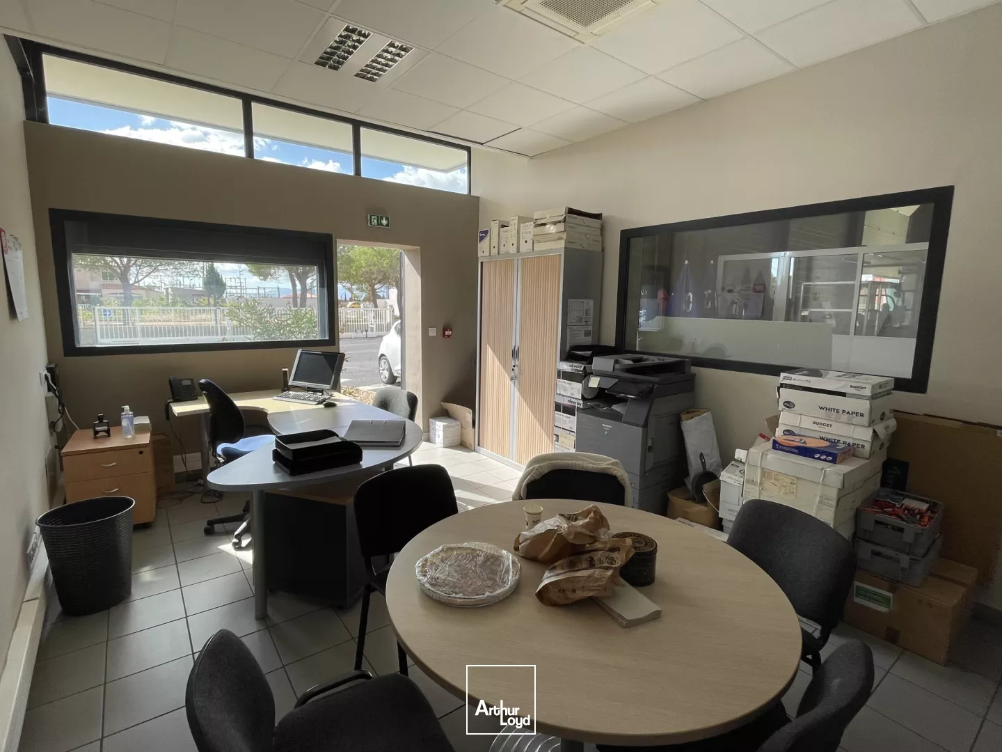 Locaux d'activités à louer - 1600 m2 - Axe direct autoroute