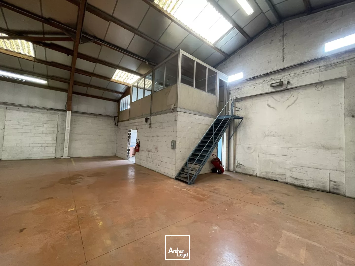 Locaux d'activité à vendre à SYLVAINS LES MOULINS 27240