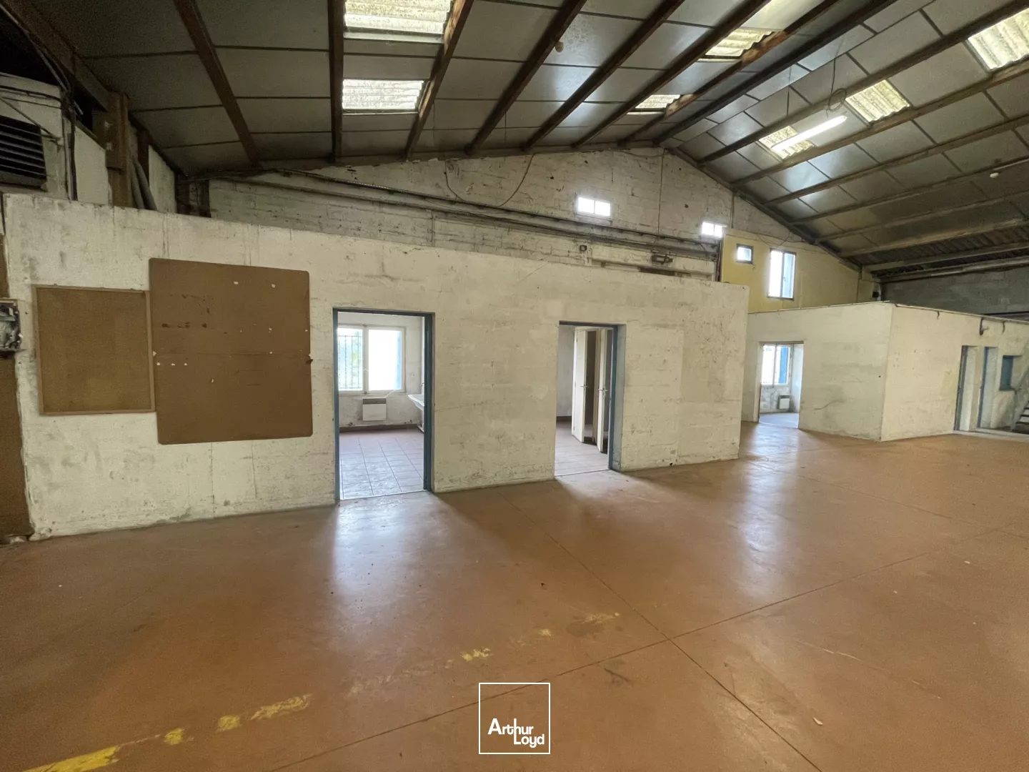 Locaux d'activité à vendre à SYLVAINS LES MOULINS 27240