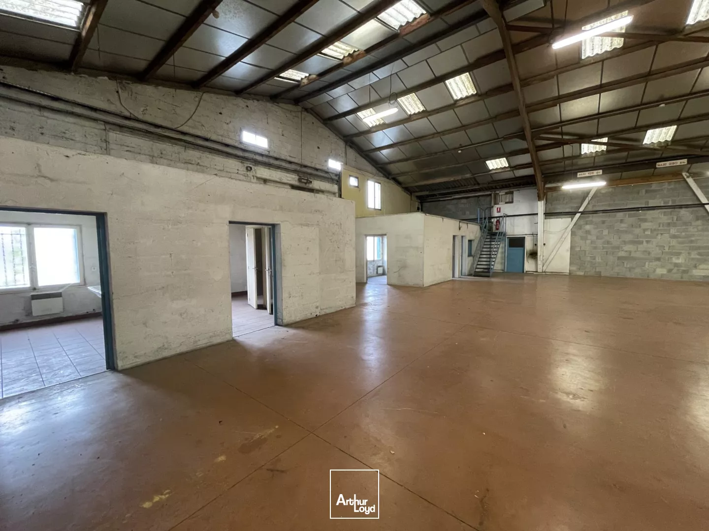 Locaux d'activité à vendre à SYLVAINS LES MOULINS 27240