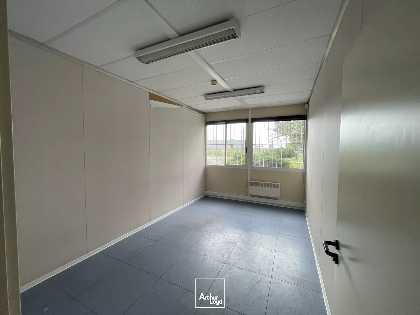 Locaux d'activité à vendre à SYLVAINS LES MOULINS 27240