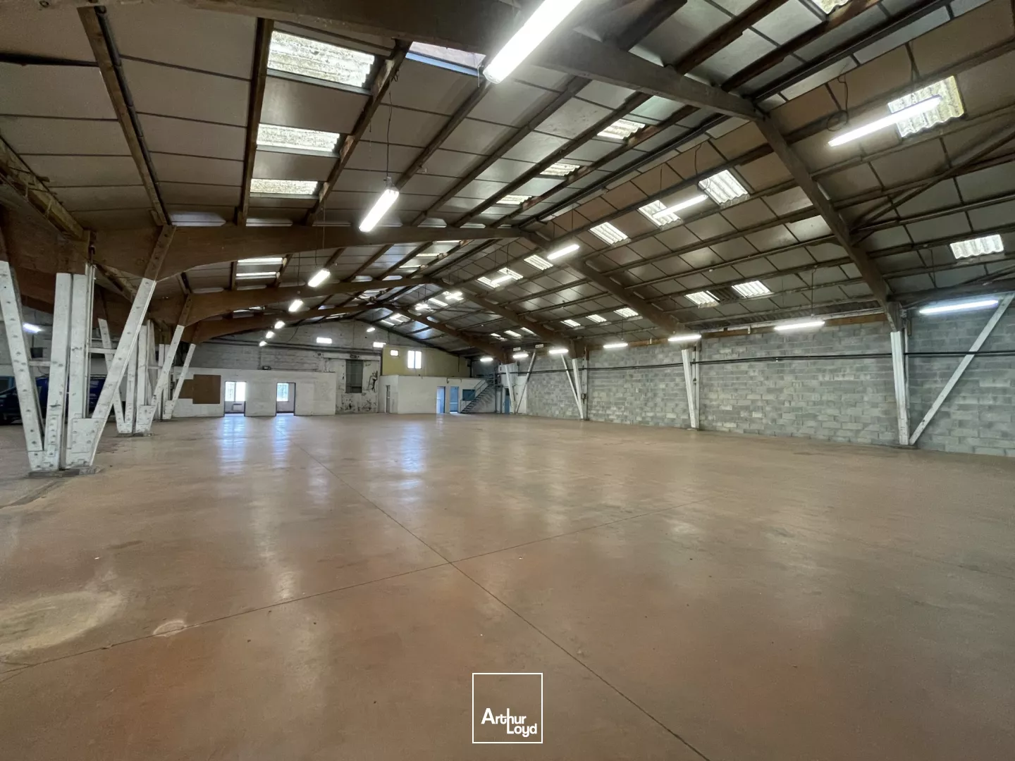 Locaux d'activité à vendre à SYLVAINS LES MOULINS 27240